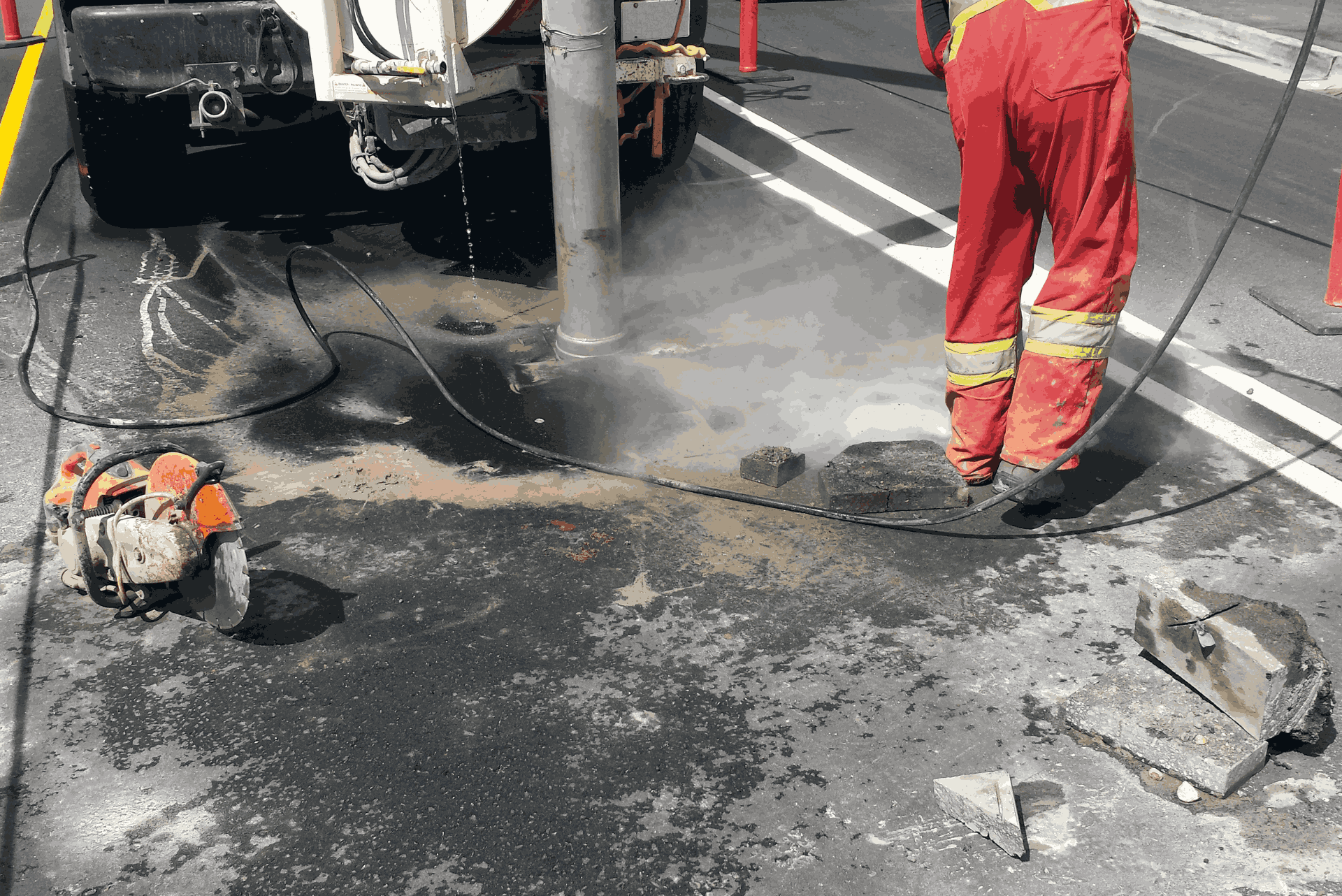 Hydro-excavation-digging-with-water-instead-of-steel